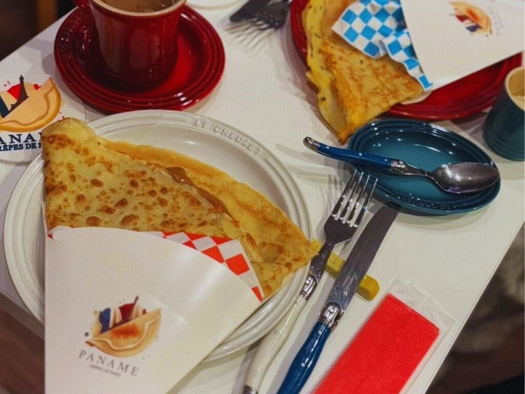 Crêpe française garnie chez Paname Crêpes à Shinsaibashi, Osaka